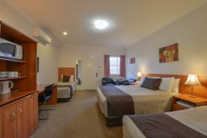Cadman Motor Inn and Apartments Hotel  Motels  Tamworth