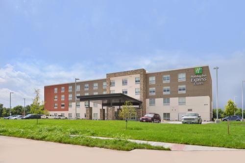 Holiday Inn Express & Suites Omaha Airport