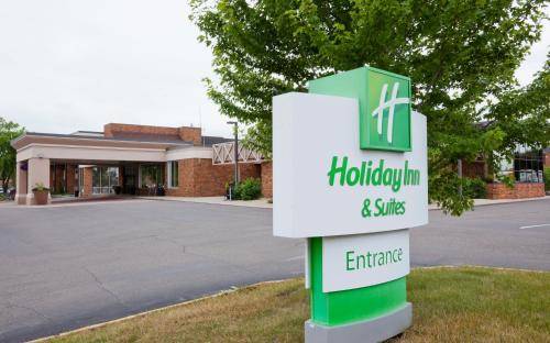 Holiday Inn Hotel & Suites St. Cloud